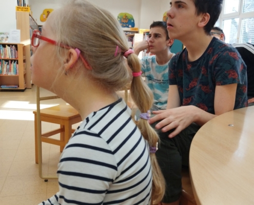 vyprávění o knize s názvem Dědeček v růžových kalhotách