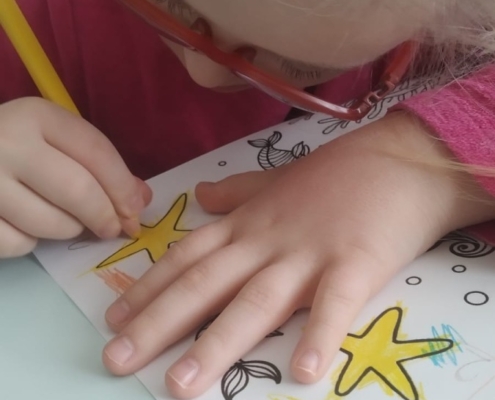 Zpívání a hraní na kytaru s paní Ivonkou, karetní hry
