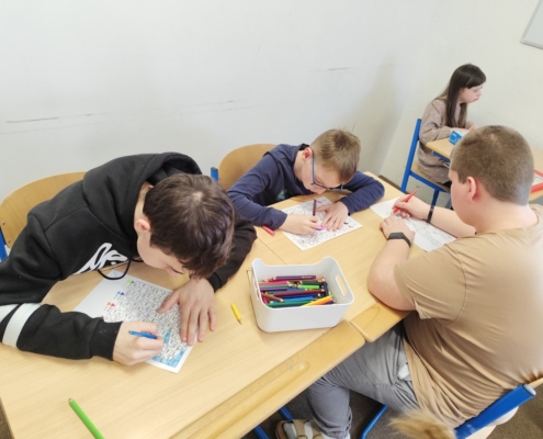 Zpívání a hraní na kytaru s paní Ivonkou, karetní hry