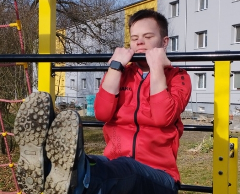 zacvičit i na nedalekém workout hřišti