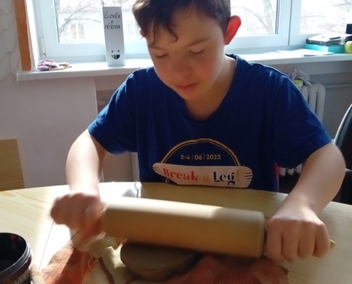 V keramice jsme začali tvořit velikonoční tématiku