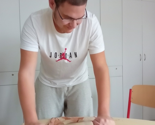 V keramice jsme začali tvořit velikonoční tématiku