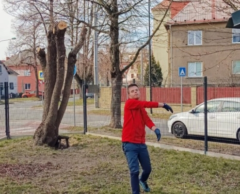 Prohlížení si oblíbených filmových hrdinů, puzzle, omalovánky, stavění komínů z kostek