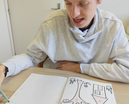 spoustu učení, ale také zábavy - v lavicích i v prostoru třídy