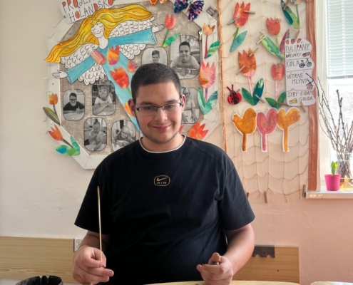 Dnes žáci v keramice vyráběli kohoutka