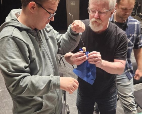 žádné představení, ale všichni si vyrobili krásnou loutku.