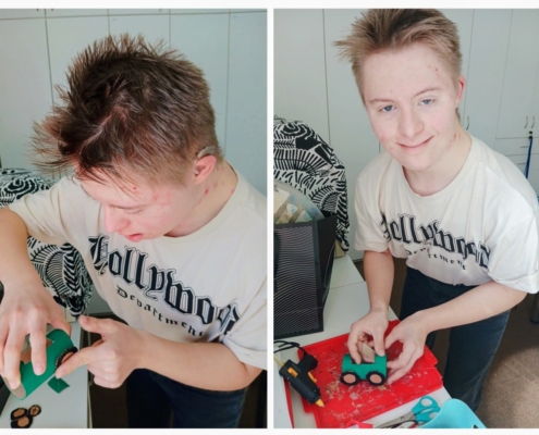 jsme si vyráběli autíčka z rolky z toaletního papíru