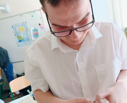 jsme si vyráběli autíčka z rolky z toaletního papíru
