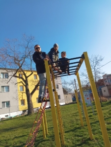 Dnešní tělocvik jsme pojali jako procházku po okolí