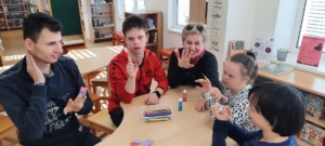 Posíláme pozdravy z knihovny