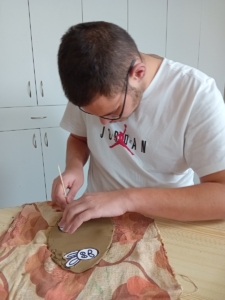 děti dobarvily výrobky s velikonočním motivem