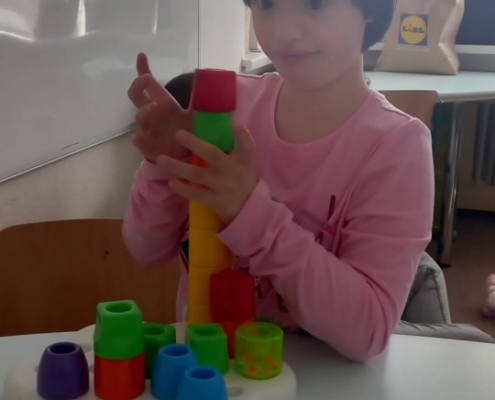 pobyt na školní zahradě, hrátky se zvířátky, puzzle, vybarvování, vkládačky