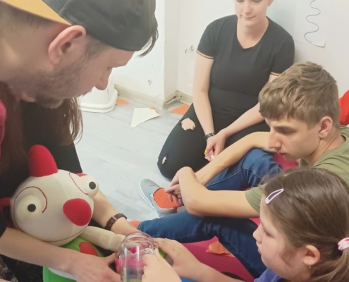Terapii loutkou se k nám přidali kamarádi ze třídy H