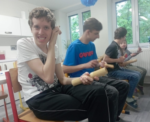 trochu učení, výroba rekvizit, ranní kruh, vycházky