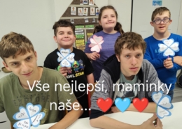 tentokrát nesl především výrobou drobného dárečku pro maminky