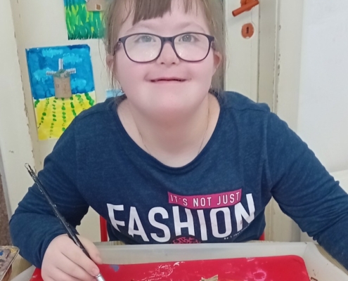 dnes vybarvili Pepu a Evičku, kdo minule chyběl, tvořil s hlínou