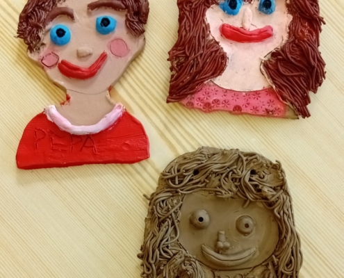 dnes vybarvili Pepu a Evičku, kdo minule chyběl, tvořil s hlínou