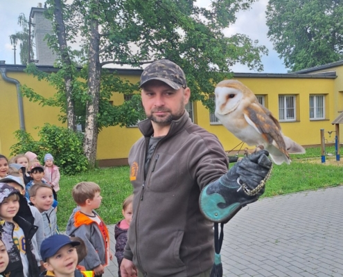 Ve čtvrtek se třída C zúčastnila zajímavé přehlídky dravců na zahradě