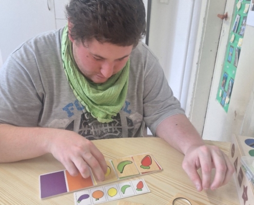 Výuka ve třídě C v tomto týdnu plná psaní, čtení, počítání, třídění