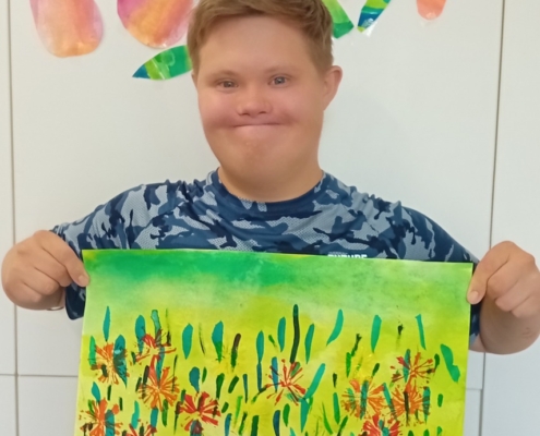 Děti dnes ve výtvarné výchově dodělaly kytičky na louku