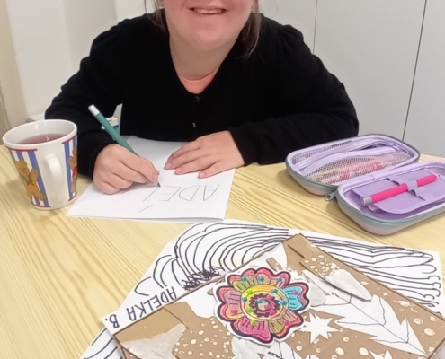 Ve výtvarné výchově si dnes žáčci vyrobili krásnou složku na hotové výkresy