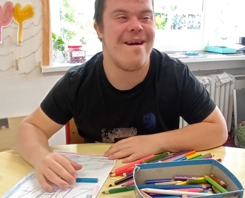 Ve výtvarné výchově si dnes žáčci vyrobili krásnou složku na hotové výkresy