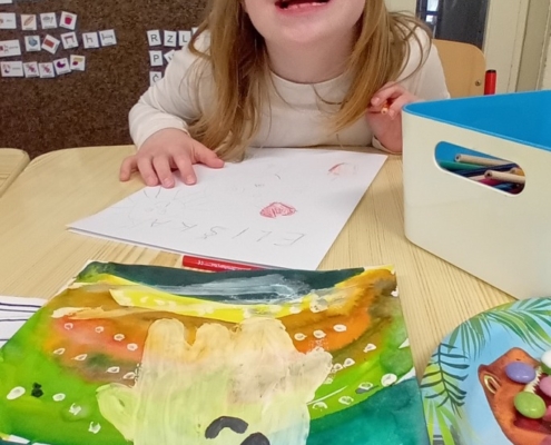 Ve výtvarné výchově si dnes žáčci vyrobili krásnou složku na hotové výkresy