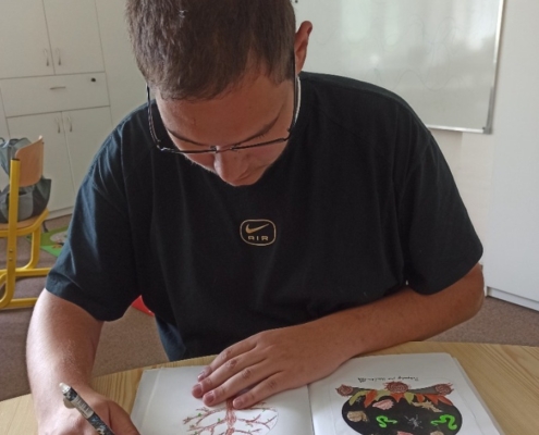 se věnovali výuce čtení, psaní, matematice. Práce na interaktivní tabuli