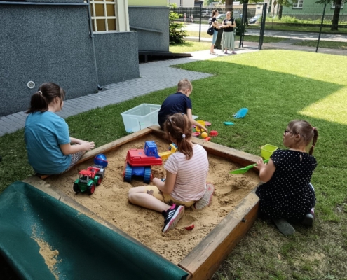 se věnovali výuce čtení, psaní, matematice. Práce na interaktivní tabuli