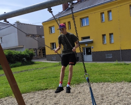 lehké opakování v lavicích nebo různě na zemi formou plnění nejrůznějších úkolů