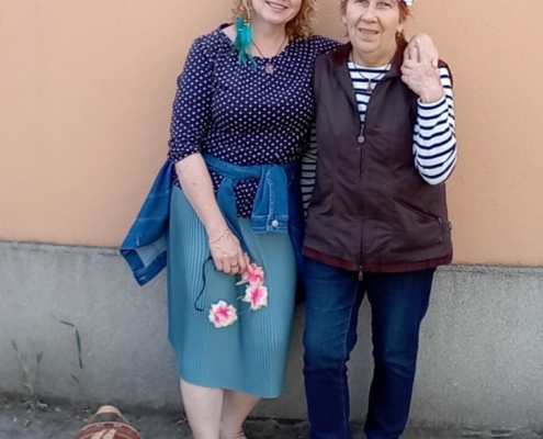 Na procházce jsme navštívili obchod s kostýmy a zakoupili pár hippie čelenek