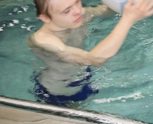 Bazén v Pokroku,  návštěva Minikina,  závěrečné opakování v matematice, psaní,