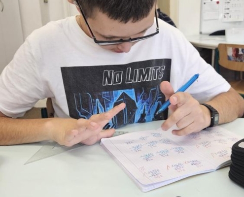 Bazén v Pokroku,  návštěva Minikina,  závěrečné opakování v matematice, psaní,