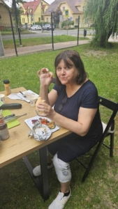 Dnes proběhla na školní zahradě grilovačka třídy E