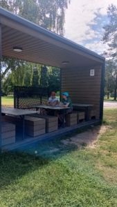 Procházka centrem a trénink na hřišti