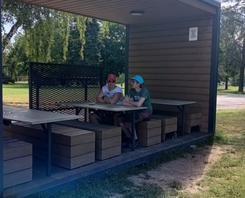 Procházka centrem a trénink na hřišti