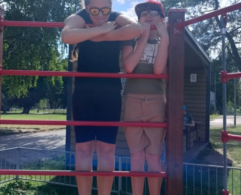 Procházka centrem a trénink na hřišti