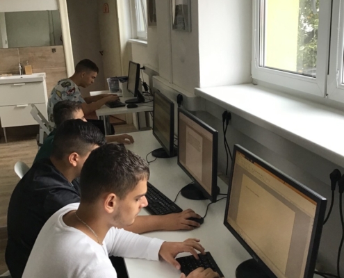 Zatím opakujeme venku i ve třídě