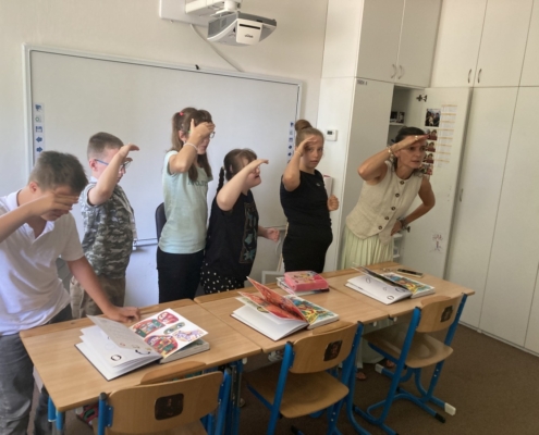 První týden jsme začali procházkou, společným hraním, něco málo psaní