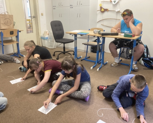 První týden jsme začali procházkou, společným hraním, něco málo psaní