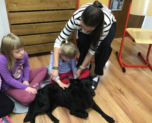 Některé děti zažily canisterapii poprvé