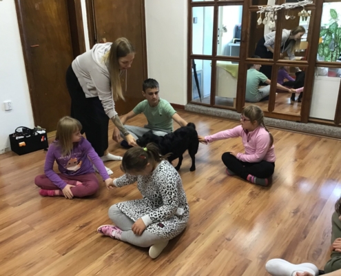 Některé děti zažily canisterapii poprvé