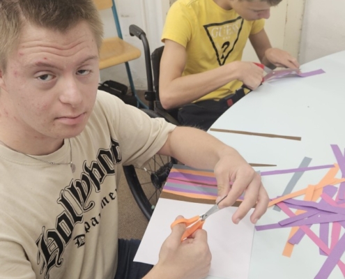 Dnes kluci ve výtvarce pracovali ve dvojicich