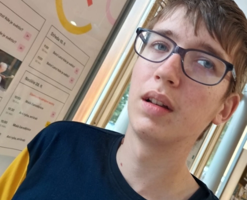 v Divadle loutek viděli pohádku Malá čarodějnice