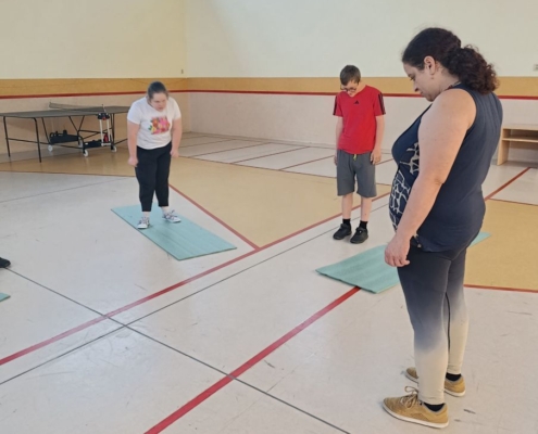 protažení celého těla a potom jsme měli opičí dráhu