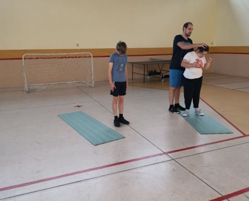 protažení celého těla a potom jsme měli opičí dráhu