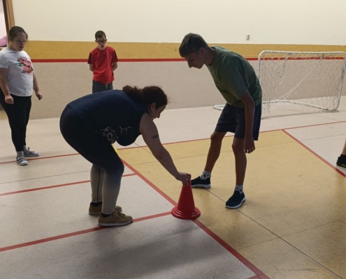 protažení celého těla a potom jsme měli opičí dráhu