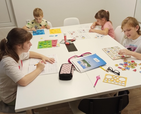 Poznávání barev. Třídění tvarů. Grafomotorická cvičení pro nácvik psaní