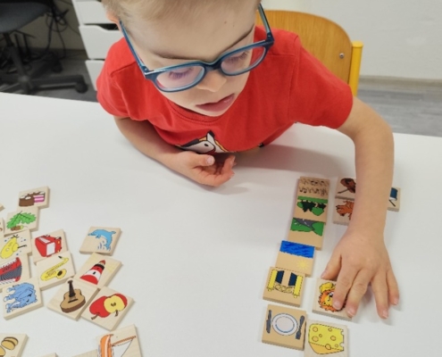 Návštěva Divadla loutek, solné jeskyně, tělocvik v Duhovém domě, učení se