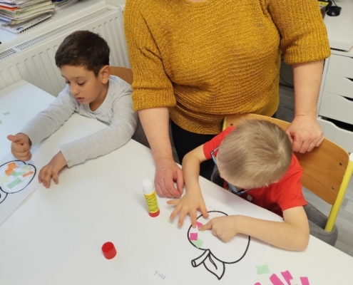 Návštěva Divadla loutek, solné jeskyně, tělocvik v Duhovém domě, učení se